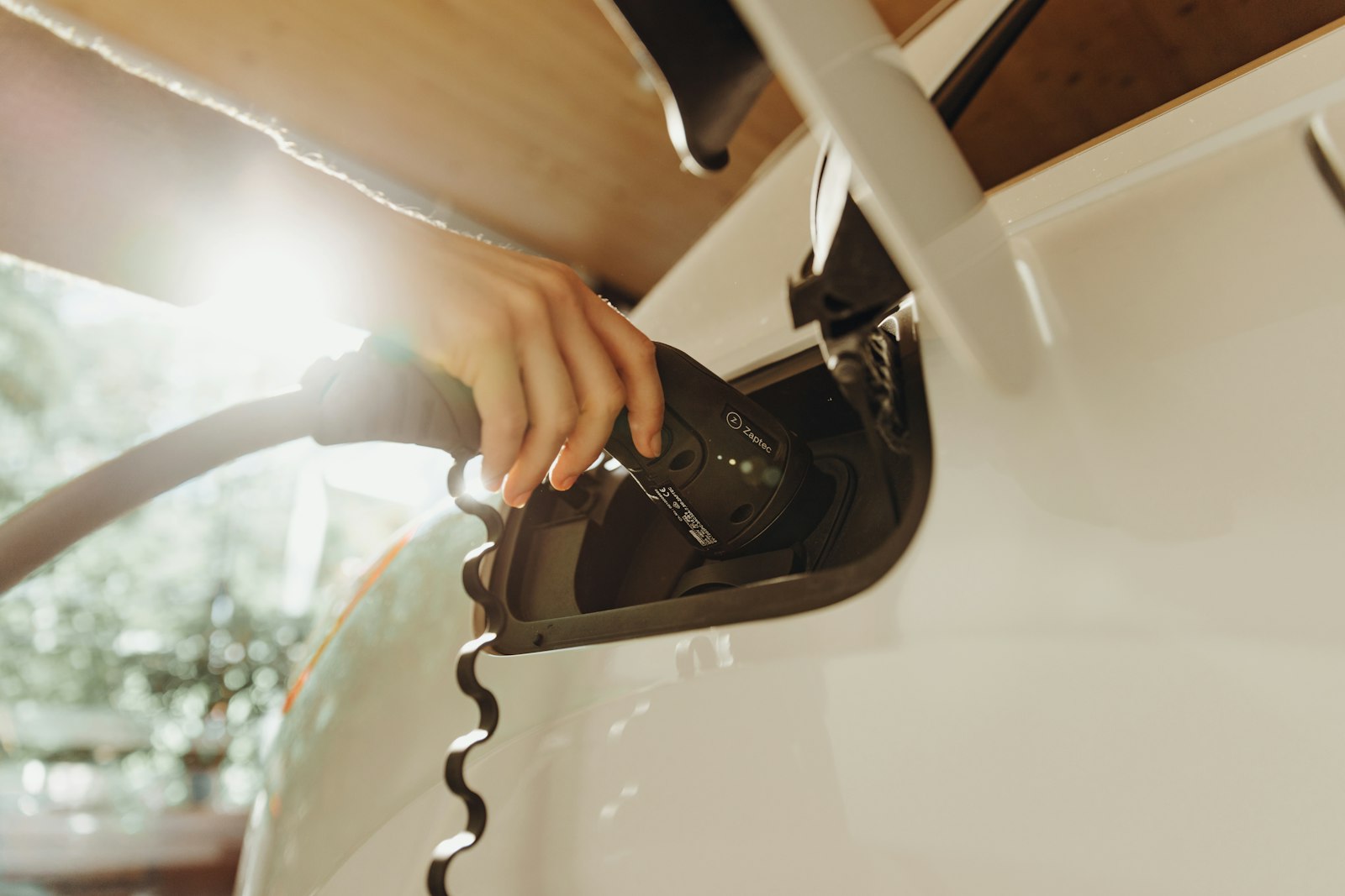 Crise pétrolière : les camions électriques, la clé pour réduire vos coûts ?