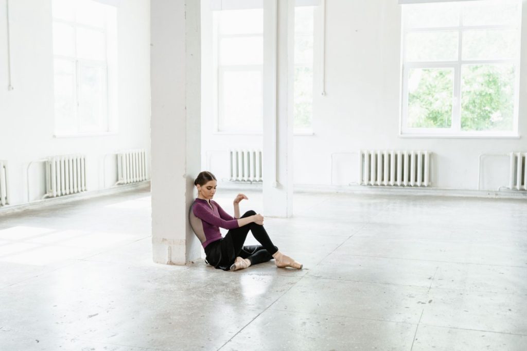 Éviter les blessures en danse cardio : posture et progressions