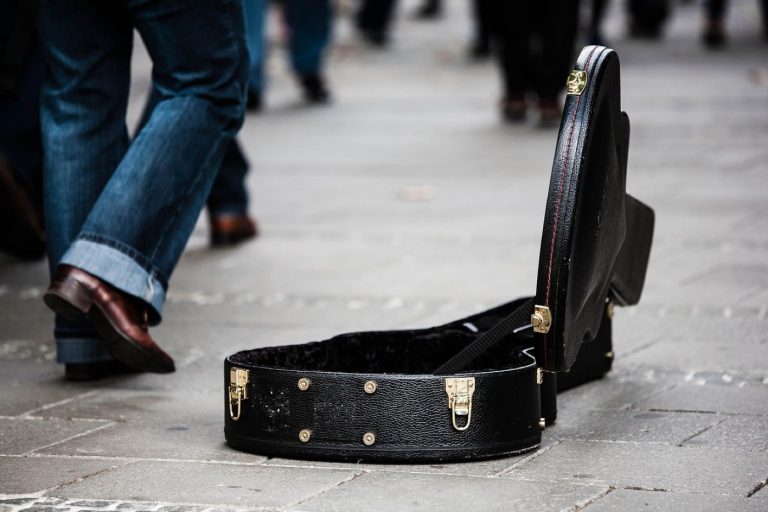 Mono ou Bam : quel étui guitare choisir selon l&rsquo;usage