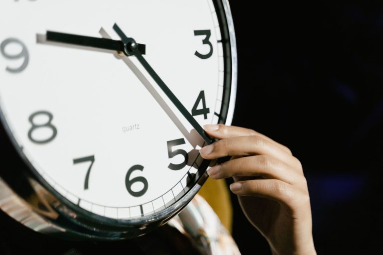Heure d&rsquo;hiver : comment éviter la fatigue et les insomnies ?