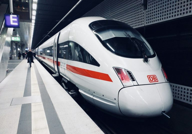 Ne laissez pas filer votre budget : 5 astuces pour des billets de train moins chers à Noël