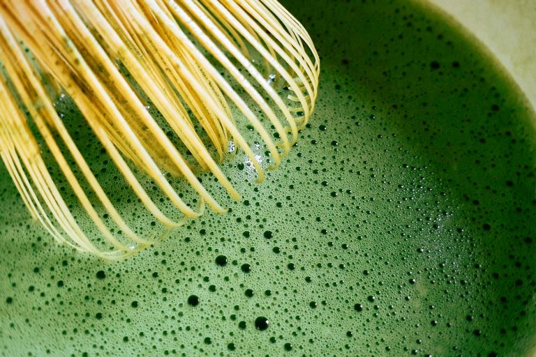 Matcha et thé vert : les dangers cachés révélés par une étude