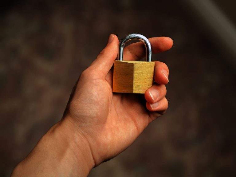 Un cure-dent dans la serrure : l&rsquo;astuce inquiétante des cambrioleurs