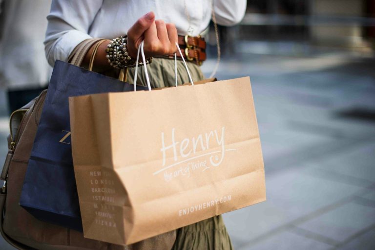 Chute de l&rsquo;action Shein : quelles conséquences pour les consommateurs ?