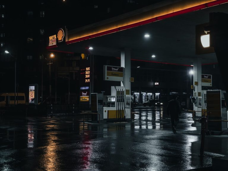 Hausse des prix du carburant : Quelles mesures concrètes pour alléger votre budget ?