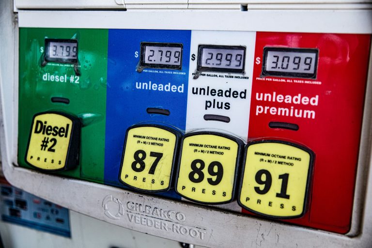 Carburant : ce que le gouvernement prépare pour alléger votre facture
