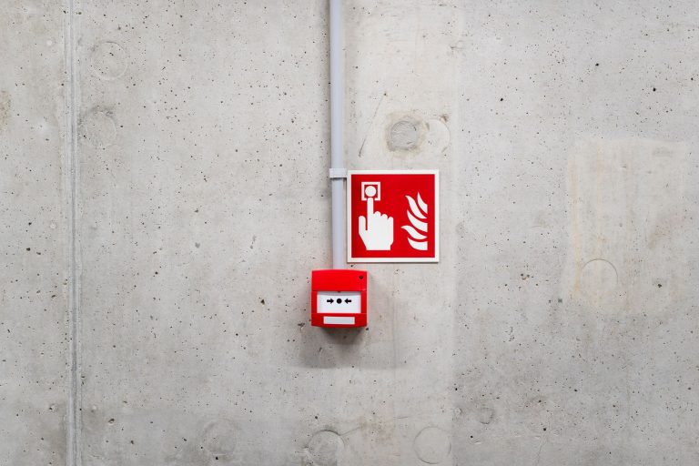 Gard, Aude, Pyrénées-Orientales : comment réagir face à l&rsquo;alerte incendie ?