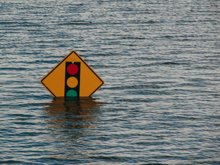 Alertes de crue rouge à Montpellier : Comment réagir efficacement ?