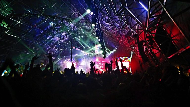 Enceintes portables Yamaha ou JBL pour petits concerts