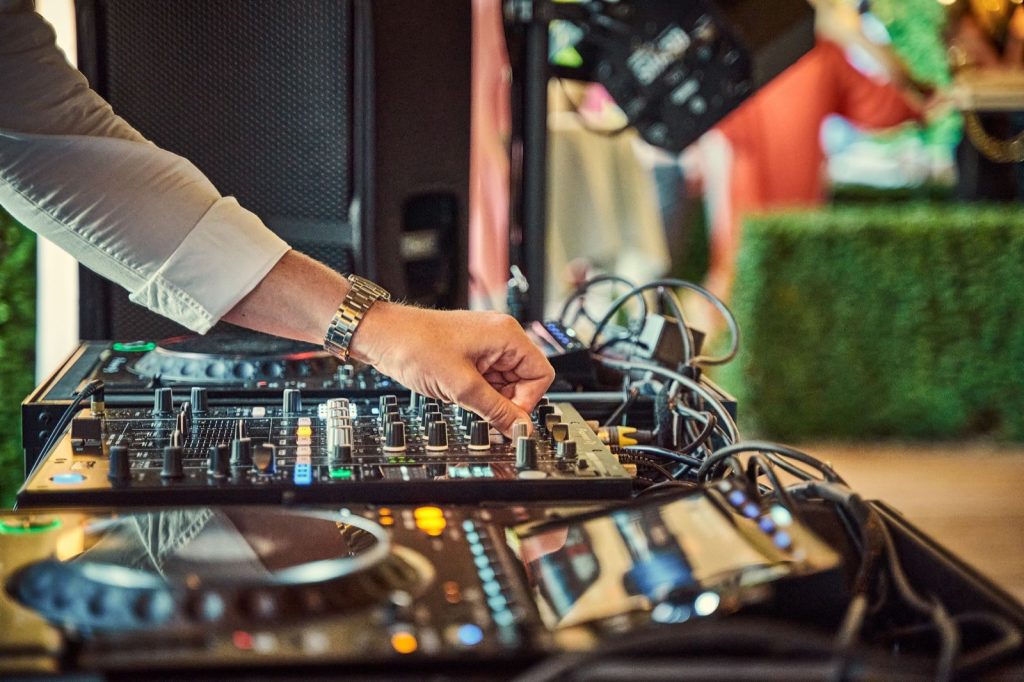 DJ mariage prix : budget réel et postes à prévoir
