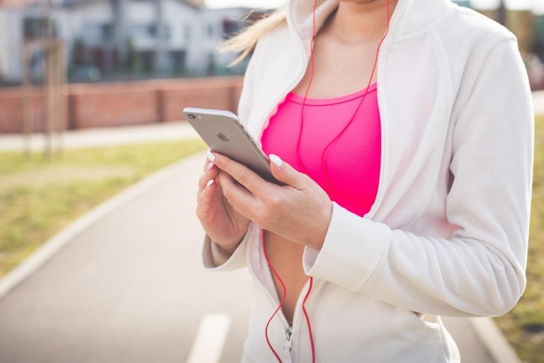 Musique et tempo : comment la playlist transforme un entraînement