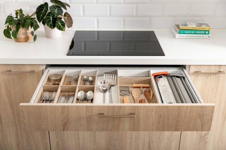 Optimisez votre espace : 10 astuces de rangement incontournables