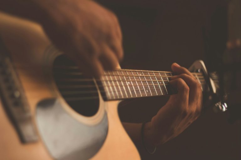 Quel étui pour guitare choisir ? Comparatif des meilleures options