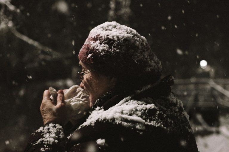 Comment garantir la sécurité de nos aînés face au froid hivernal ?