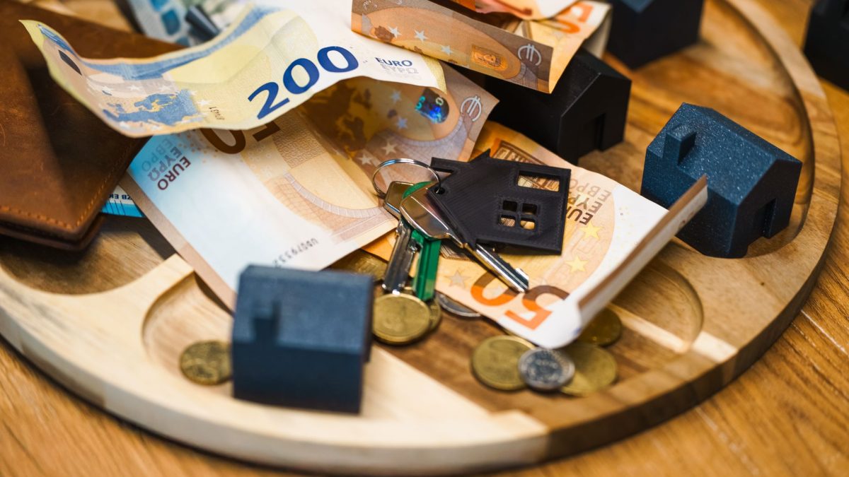 Retraités : découvrez les abattements sur la taxe foncière qui pourraient vous soulager en 2027
