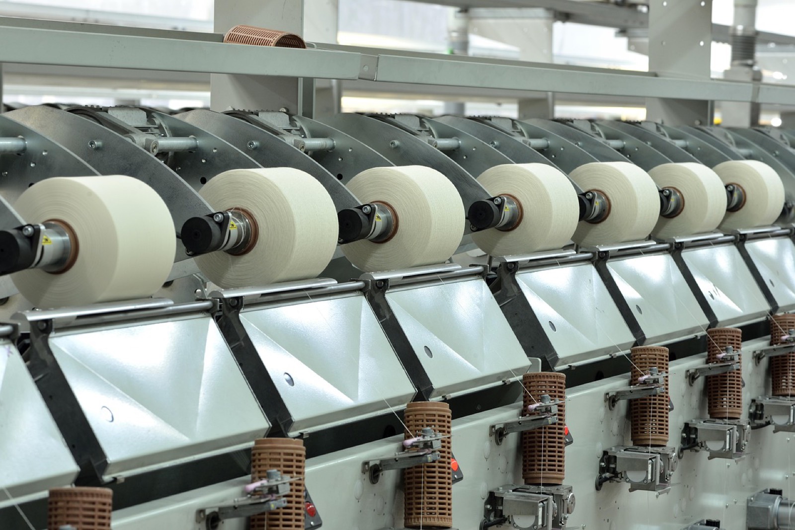 Machine à coudre dans un atelier de confection textile