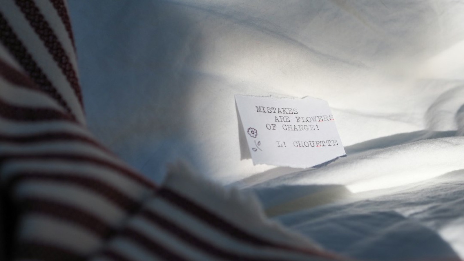 Tissu en coton avec son étiquette de composition